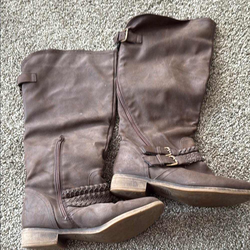 XOXO Brown Heeled Boots with Rich Leather and Minimalist Design